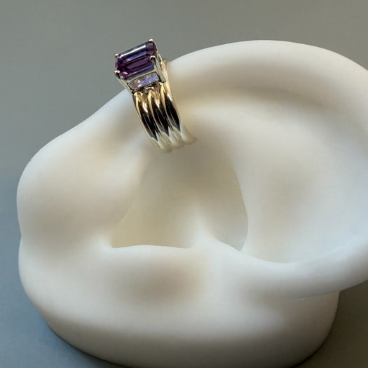 紫色のコイルカフ